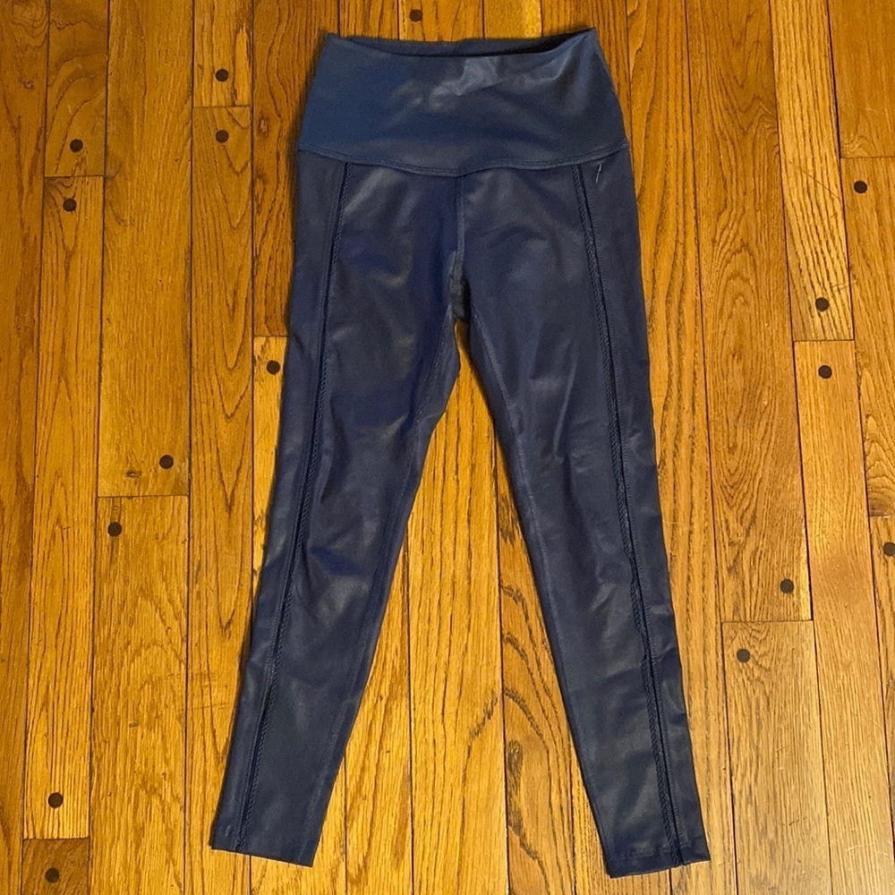 Beyond Yoga slate‎ grey coated lace seamed high waist 3/4 leggings